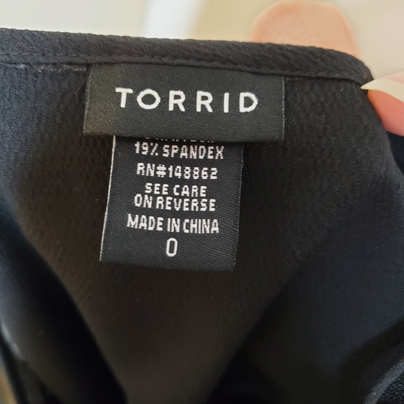 Torrid Crepe Mesh Dot Flutter Sleeve Top - Picture 7 of 8
